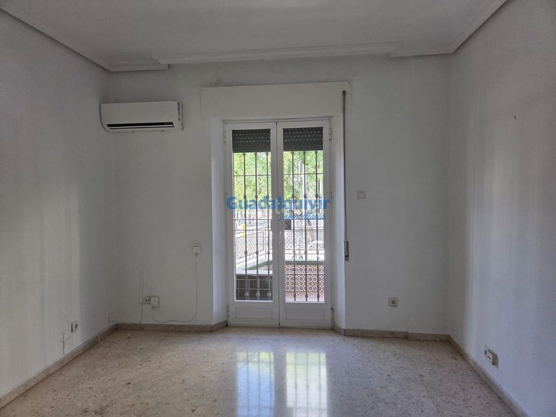 Foto b22dccd2-67d4-4d7a-93c7-e6b4b045b80b. Rent flat in La Buhaira Sevilla