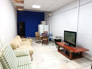 Industrial building in Tablada. Nave industrial en venta de 257 metros