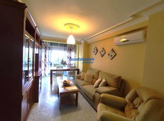 Rent Flat in Triana Oeste. Piso de 3 habitaciones en alquiler en triana