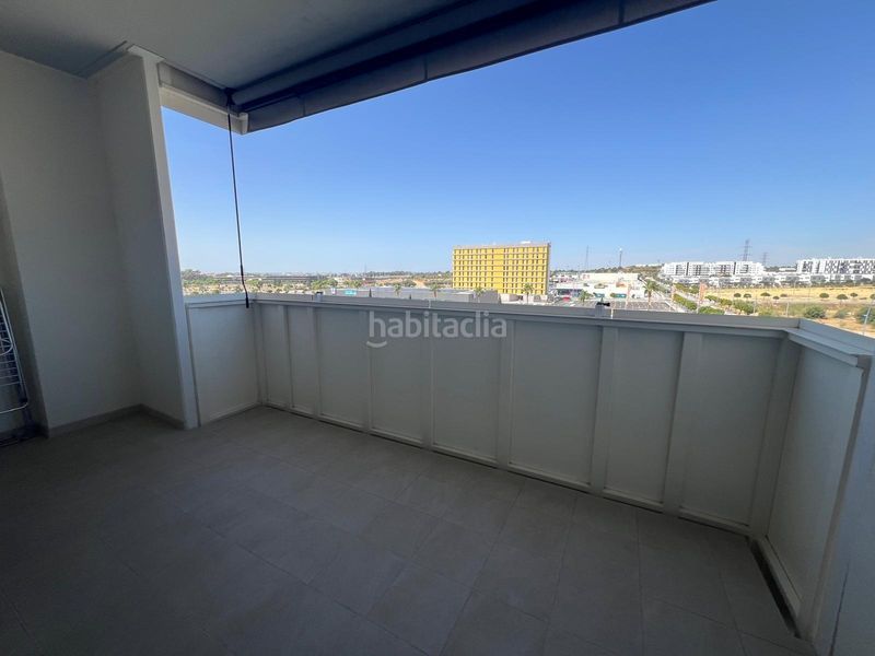 Foto 55687894-670e-4aad-a725-0d965f8bff39. Pis amb calefacció aparcament piscina a Entrenúcleos Dos Hermanas