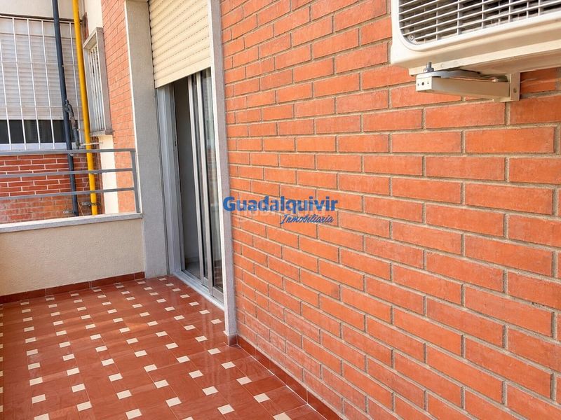 Foto 76d63925-5c90-4d80-afe5-c42c0ac35a7e. Pis a La Buhaira Sevilla