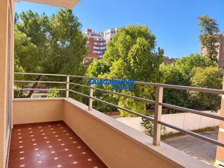 Flat in La Buhaira. Piso en frente del centro comercial de nervión con terraza
