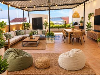 Casa in Villanueva del Ariscal. Casa unifamiliar de una sola planta más apartamento anexo