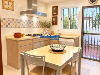 Dúplex en Parque María Luisa -Giralda Sur. Dúplex en pleno centro. con patio, 5 dormitorios, 3 baños  y tra