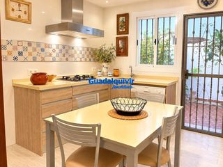 Duplex à San Lorenzo. Dúplex en pleno centro. con patio, 5 dormitorios, 3 baños  y tra