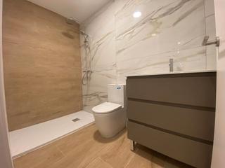 Piso en Caputxins-Ambulatori. Pis a estrenar de 4 habitacions i 2 banys. oportunitat!