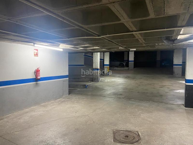 Foto d8d3f209-200f-492f-aaea-2be158ed481f. Car parking in Nord Vic