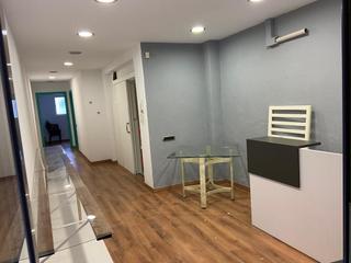 Alquiler Local Comercial  Carrer de la fusina. Local comercial apte per a qualsevol activitat, botiga, consulta