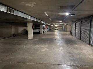 Aparcament cotxe a Passeig de la generalitat 37. Prquing box tancat ideal per traster o cotxe petit