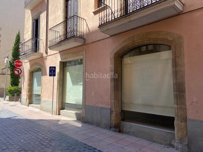 Foto 8304339a-7773-4471-9e96-0593a4a9c6e8. Alquiler local comercial local cantoner amb molt aparador al Centre en Vic