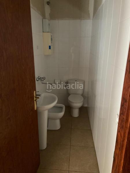 Foto 7c9dd320-1d31-4ea7-a4c7-d2c5e1b42ae5. Location local commercial avec chauffage dans Centre Vic