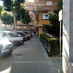 Local Comercial a La Moreria. Local con el exterior muy luminoso ideal para nuevos emprendedor