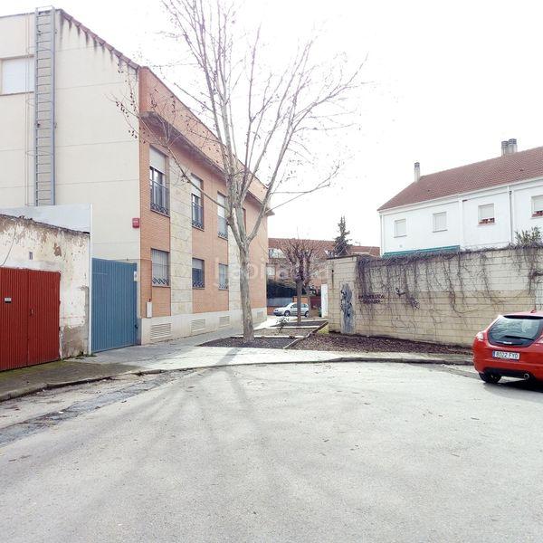 Foto c9f36085-5600-4b5b-a32f-511ff59803fd. Terreny residencial a calle juan de vilaseca 9 a Ciudad Real