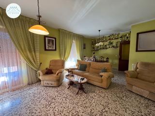 Chalet à Carrión de Calatrava. Casa/chalet adosaso en venta en c/ veinte de noviembre 38, pozue