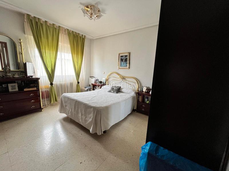 Foto 1a694cb7-fe8d-4fc3-b0ed-91890d311946. Casa a schiera con riscaldamento parcheggio in Los Rosales Ciudad Real