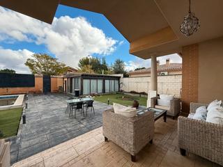 Chalet à Los Rosales. Chalet individual en venta en el barrio de los rosales de ciudad