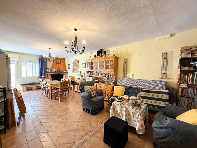 Foto 647966af-6169-45f6-b0fe-fe54d9ac5db9. Casa adossada amb calefacció aparcament a Los Rosales Ciudad Real