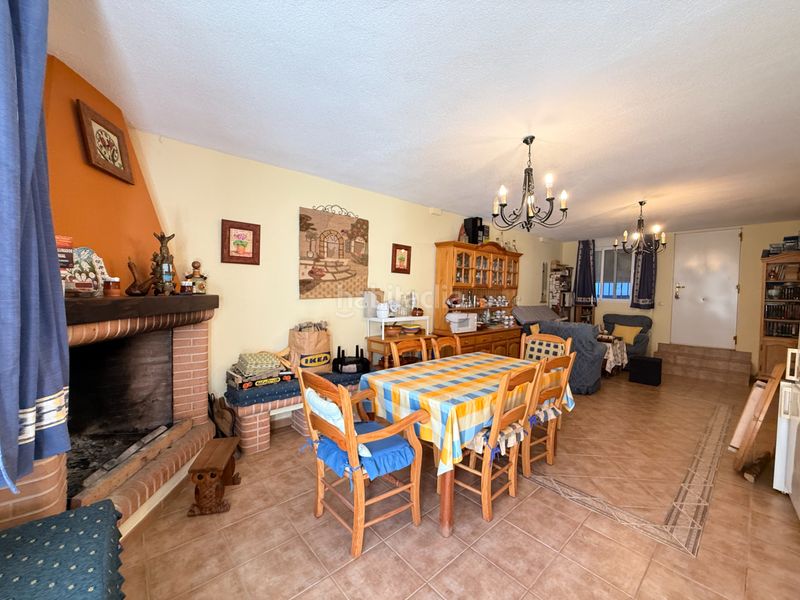 Foto 7bc062e1-c4ad-40c0-9688-6957605d46a5. Casa adossada amb calefacció aparcament a Los Rosales Ciudad Real