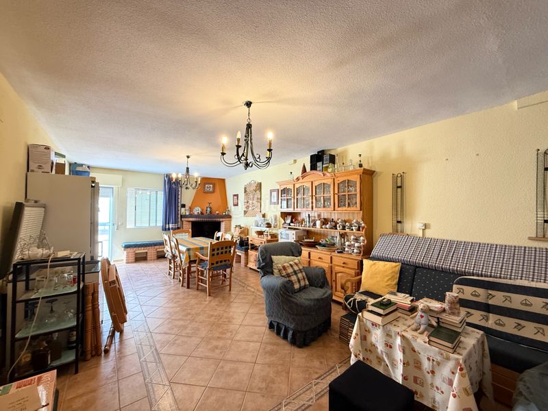 Foto ad8e459a-9fc9-40eb-9fb9-c987c9cc2788. Casa adossada amb calefacció aparcament a Los Rosales Ciudad Real