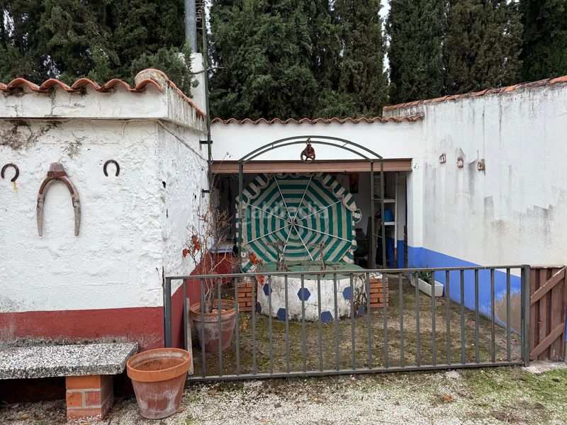 Foto e7d24754-0a60-488a-998c-cb2ef94a3042. Xalet amb aparcament piscina a La Poblachuela Ciudad Real