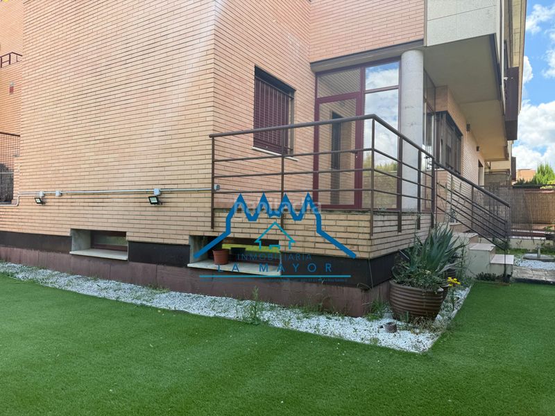 Foto 5ff79722-d841-4631-a3ec-aeeaa7a36c45. Dúplex amb xemeneia calefacció aparcament piscina a Ciudad Real