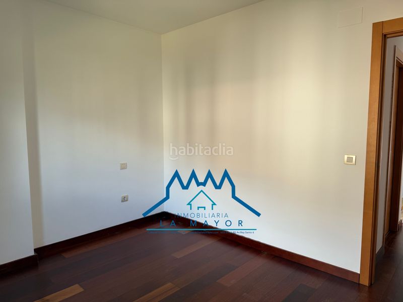 Foto dcbff9c0-d0c3-44b9-9b46-b6423e7b9edf. Dúplex amb xemeneia calefacció aparcament piscina a Ciudad Real