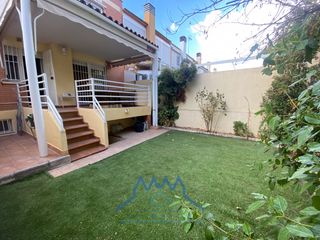 Reihenhaus  Calle adelfa. Adosado en venta - los rosales, ciudad real