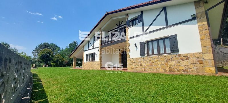 Foto 0895b663-1683-4b9a-a73a-89551abda4d3. Casa amb calefacció aparcament piscina a Hondarribia