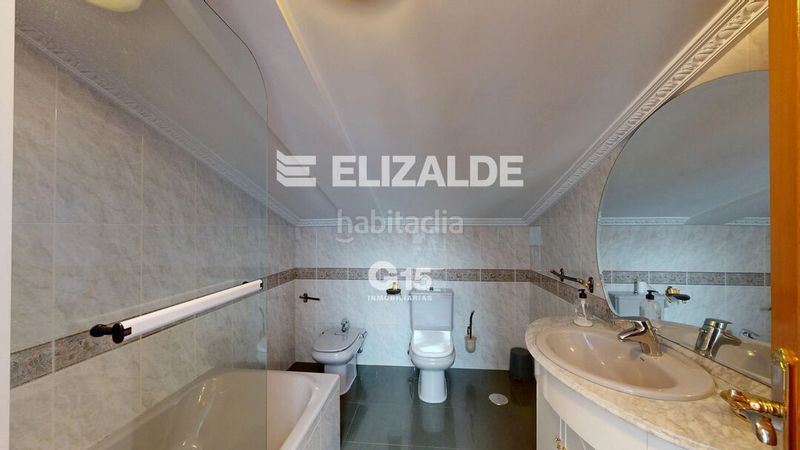 Foto 4b836a75-c122-43af-9ea5-52f2151bcfb9. Casa amb calefacció aparcament piscina a Hondarribia
