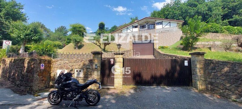 Foto 664df269-9f66-4713-9f03-2bac88c9ec65. Casa amb calefacció aparcament piscina a Hondarribia