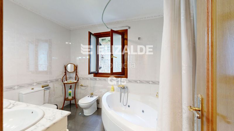 Foto b22af1ca-33ce-45cc-9ef2-8b0b002d8405. Casa amb calefacció aparcament piscina a Hondarribia