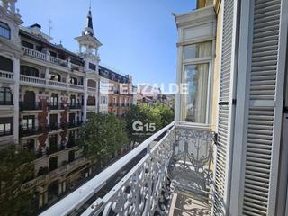 Piso  Urbieta kalea. Vivienda elegante con balcones a la calle urbieta