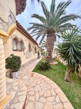 Foto 4c9c2ab5-e0ab-495b-a897-e59537333660. Casa amb aparcament piscina a Centre Miami Platja