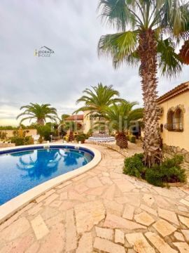 Foto 54140692-d8de-40cc-8a46-df44dbb3938a. Casa amb aparcament piscina a Centre Miami Platja