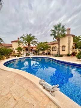 Foto 78aff341-7e23-41cc-8b7c-5269574a453a. Casa amb aparcament piscina a Centre Miami Platja