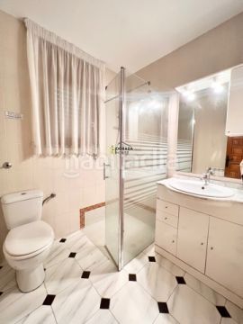 Foto a4a93526-aee6-41b5-a86f-c99c6ad593bb. Casa amb aparcament piscina a Centre Miami Platja