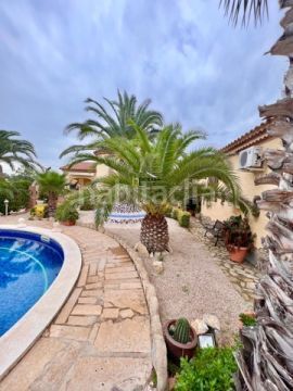 Foto b6e7eaf8-a459-421e-bc4b-db4e2081fde0. Casa amb aparcament piscina a Centre Miami Platja