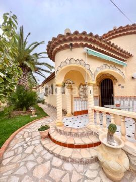 Foto e1a723c4-3b02-45a1-b14b-bd7ee6a923c8. Casa amb aparcament piscina a Centre Miami Platja