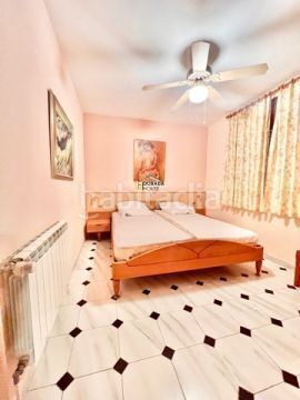 Foto f074b239-7dbe-4692-be45-c894f4c2dab7. Casa amb aparcament piscina a Centre Miami Platja