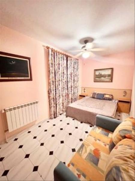 Foto 0e6646c8-5f89-420f-9f3d-5e2c777dcfb6. Casa amb aparcament piscina a Centre Miami Platja