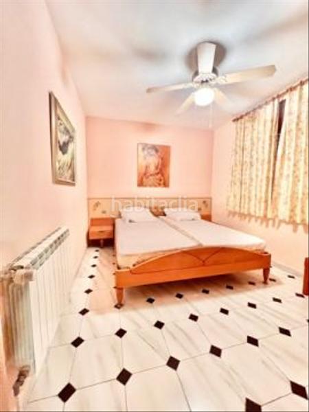 Foto 4c003c45-9e01-4209-bed3-c30f618532ed. Casa amb aparcament piscina a Centre Miami Platja