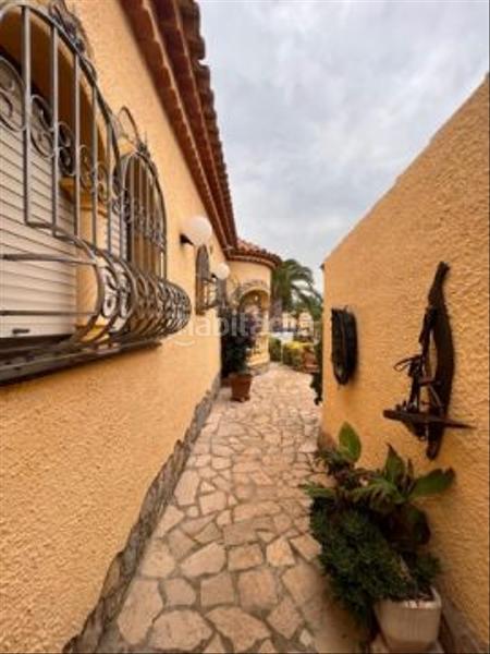 Foto a8fb49a4-c400-4811-aa85-eb6e3148898f. Casa amb aparcament piscina a Centre Miami Platja