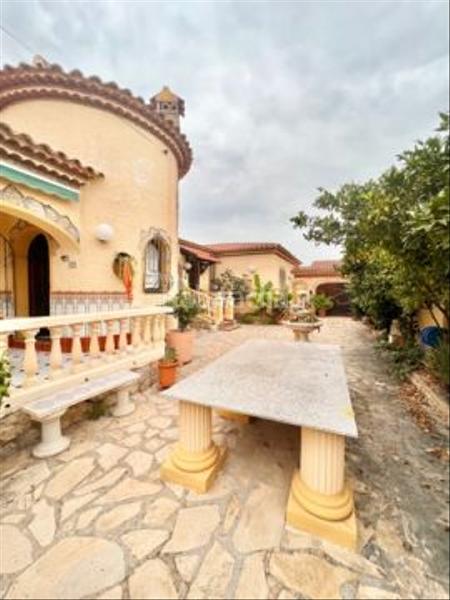 Foto c9489e66-29f5-4697-ba6e-d3679a378f96. Casa amb aparcament piscina a Centre Miami Platja