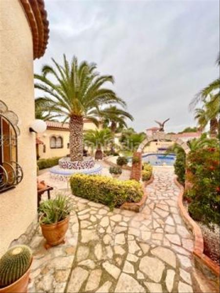 Foto ce907719-d937-4167-9806-c031e88777c3. Casa amb aparcament piscina a Centre Miami Platja