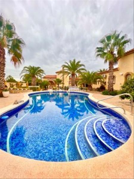 Foto ef0dd89e-04ab-4c22-8550-15e9dfc86b7a. Casa amb aparcament piscina a Centre Miami Platja