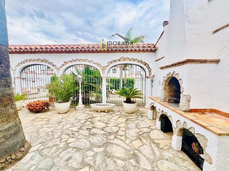 Foto 16fbca11-612c-40fb-8c31-f6a8b6c8ccc4. Haus mit heizung parking pool in Centre Miami Platja