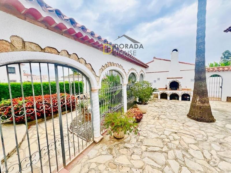 Foto 76ab031a-5e00-4b04-8c0c-f6173c029db2. Haus mit heizung parking pool in Centre Miami Platja