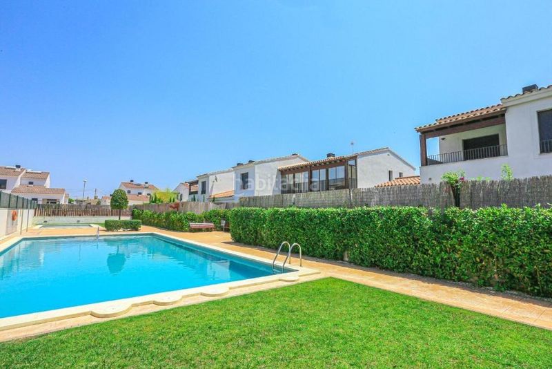 Foto fa00a1ec-27eb-42e9-8514-953dee0dc090. Doppelhaus mit parking pool in El Dorado Platja Cambrils