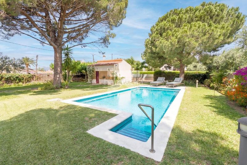 Foto 4c59f759-40d7-40c1-be0c-a56ec663bb9e. Casa amb calefacció aparcament piscina a Tarraco Cambrils