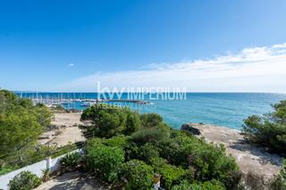 Chalet dans Els Munts. Exclusiva villa frente al mar